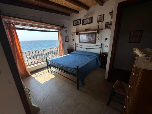Nizza di Sicilia House | Terrazza sul mare a Nizza di Sicilia near Taormina