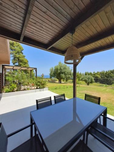 Kriopigi House | Tessera - Exclusive Stylish Maisonette in Kriopigi