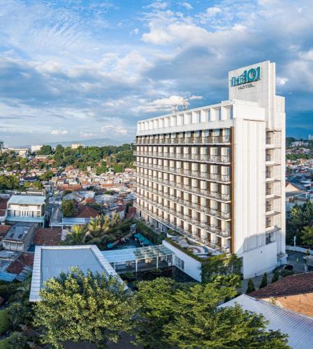 Bogor Tengah Hotel | THE 1O1 Bogor Suryakancana