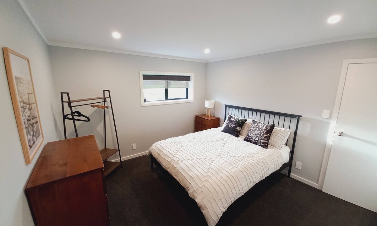 Te Akau Apartment | The Black Shed - Peaceful country setting 10 minutes from the city