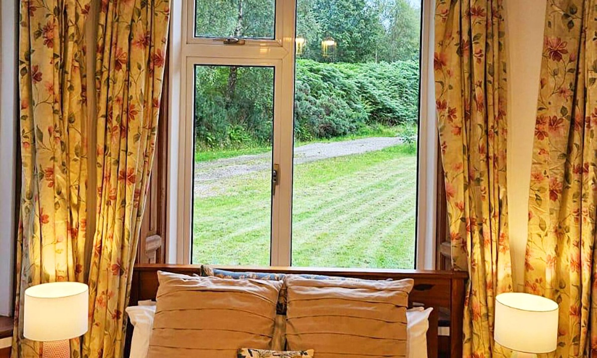 Lairg House | The Falls - Value Rooms at Aultnagar Estate