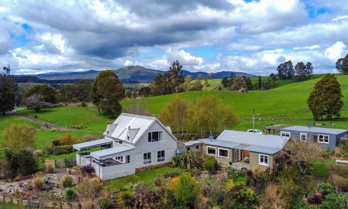 Branxholm Apartment | The Gardener's Cottage on Warrentinna