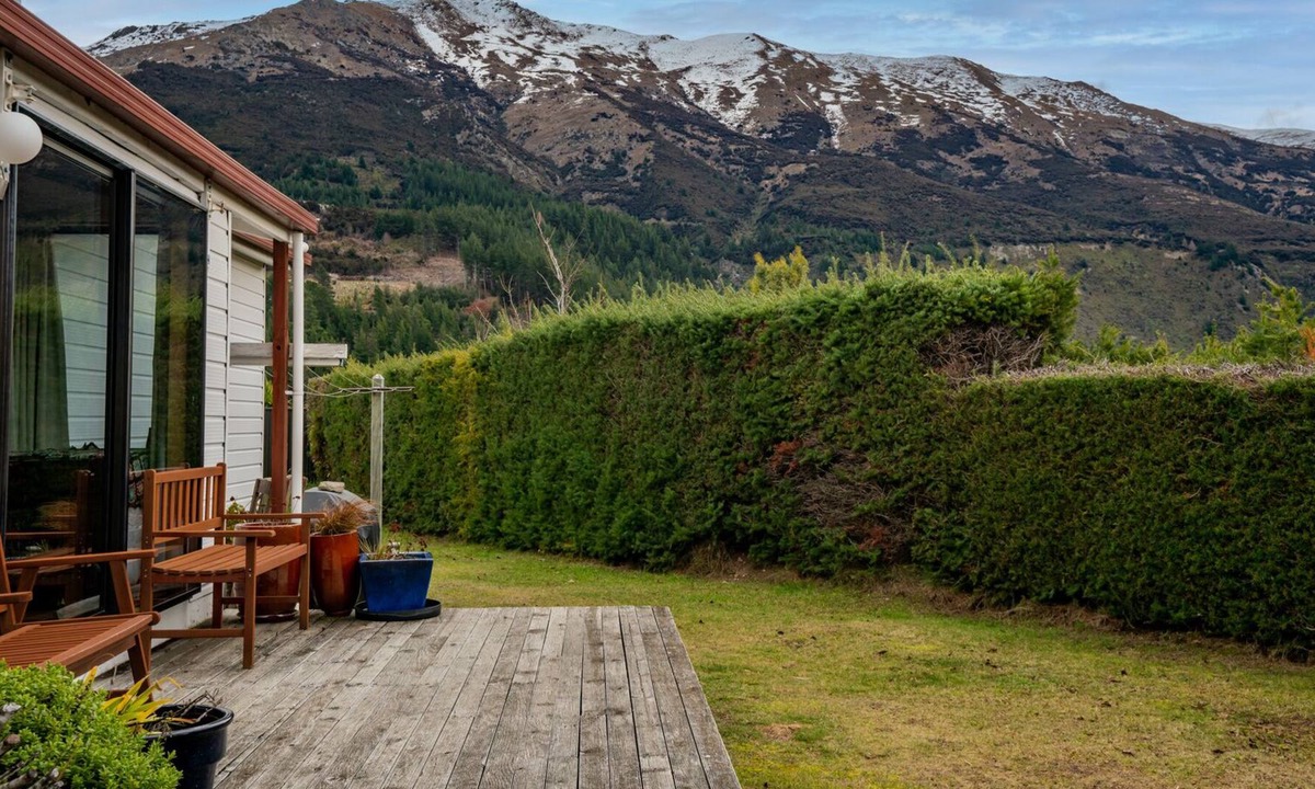 Lake Hawea House | The Lake Base - Lake Hāwea Holiday Home