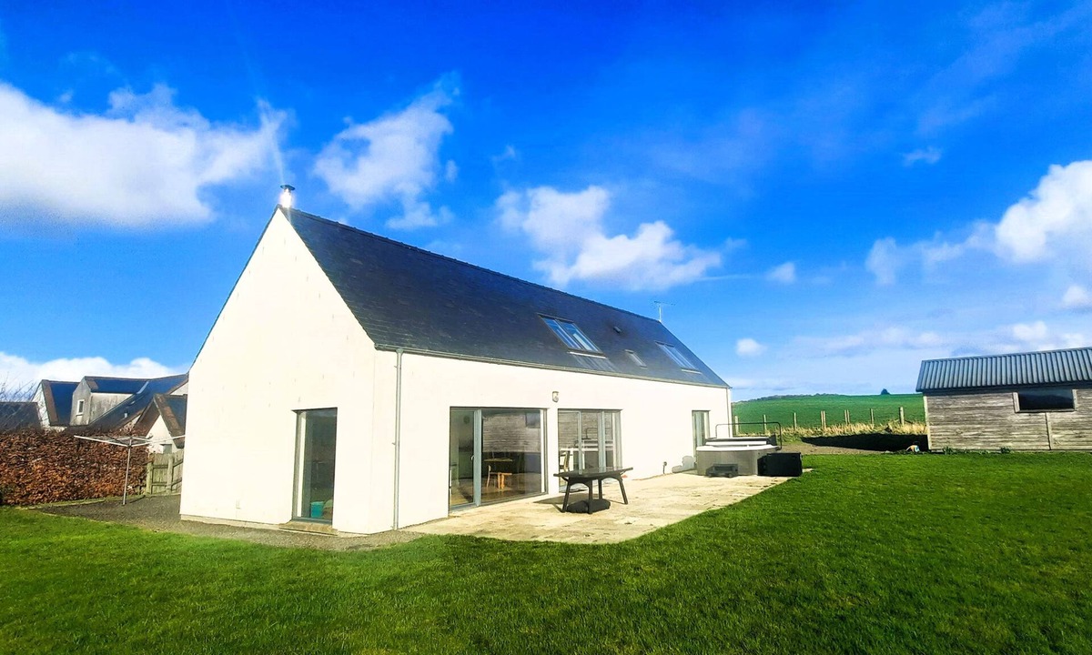 Castle Douglas Cottage | The Longhouse - a house that sleeps 8 guests in 4 bedrooms