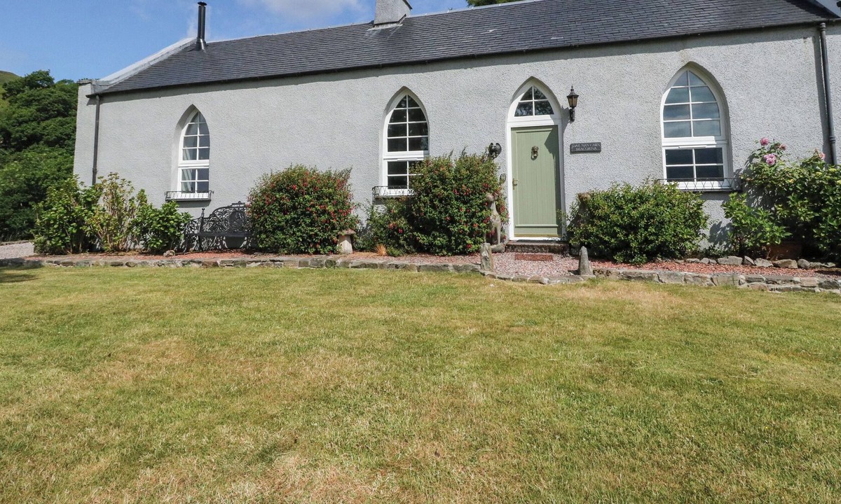 Mallaig House | THE OLD SCHOOLHOUSE, family friendly, with open fire in Mallaig