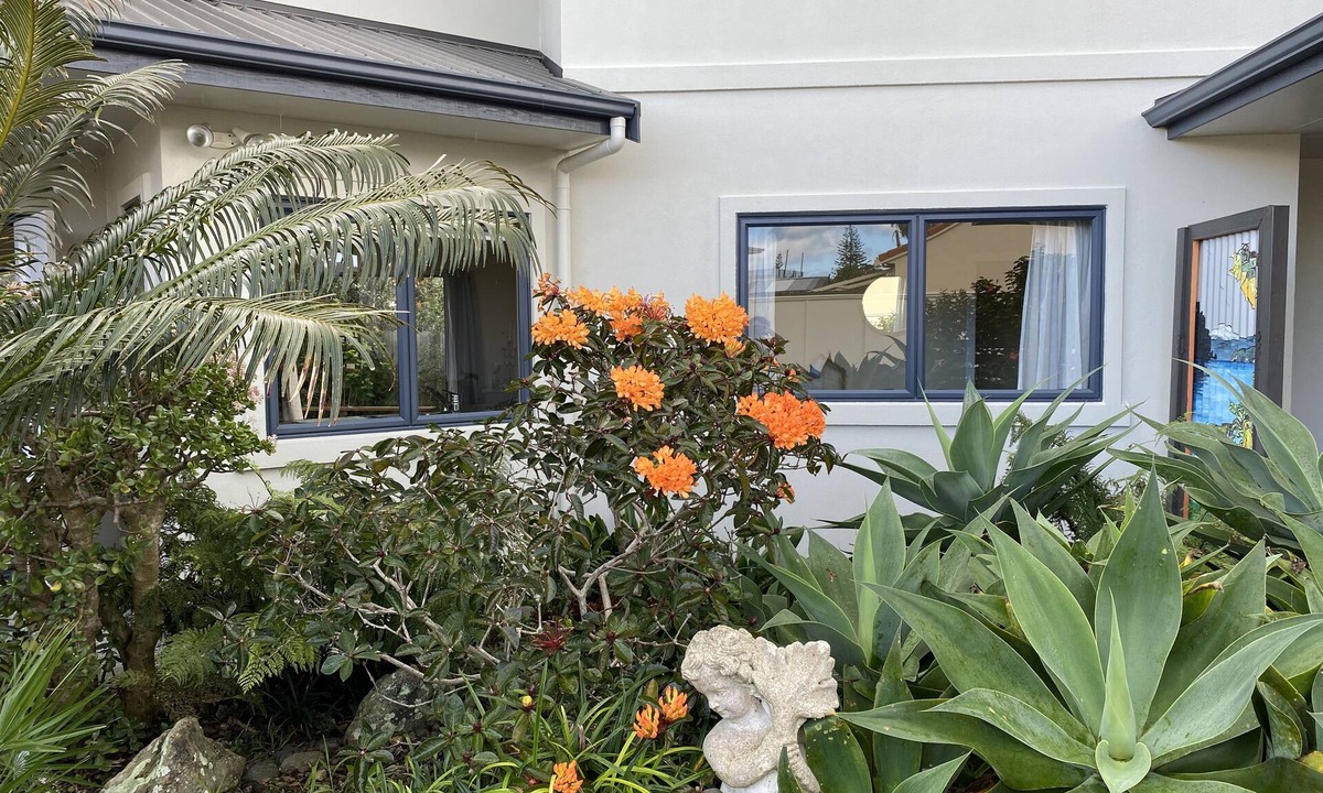 One Tree Point House | The Palms on Bermuda:nA tropical Oasis 100m to the Harbour’s edge.