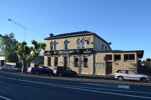 Nelson City Centre Hostel | The Prince Albert Backpackers & Bar