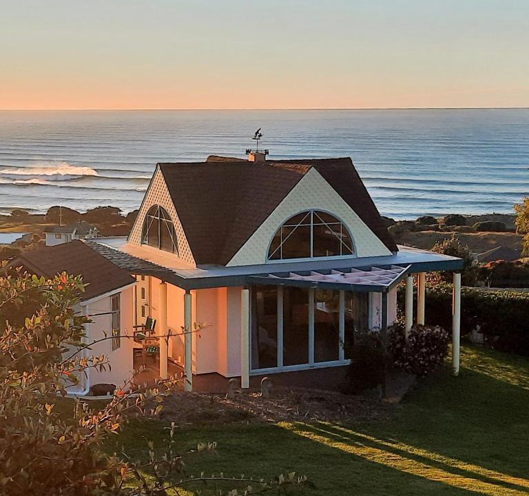 Okitu Apartment | The Quarters Ocean-View Chalet