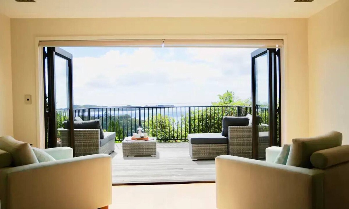 Te Ngaire House | The Retreat: Luxury Villa - 1 bedroom