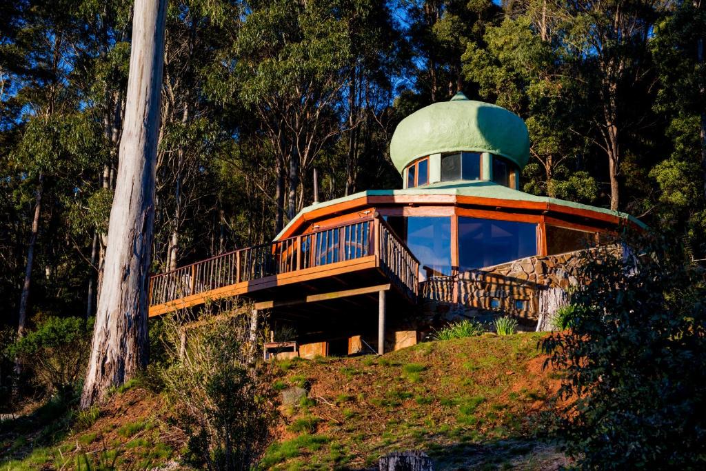 Jackeys Marsh House | The Roundhouse