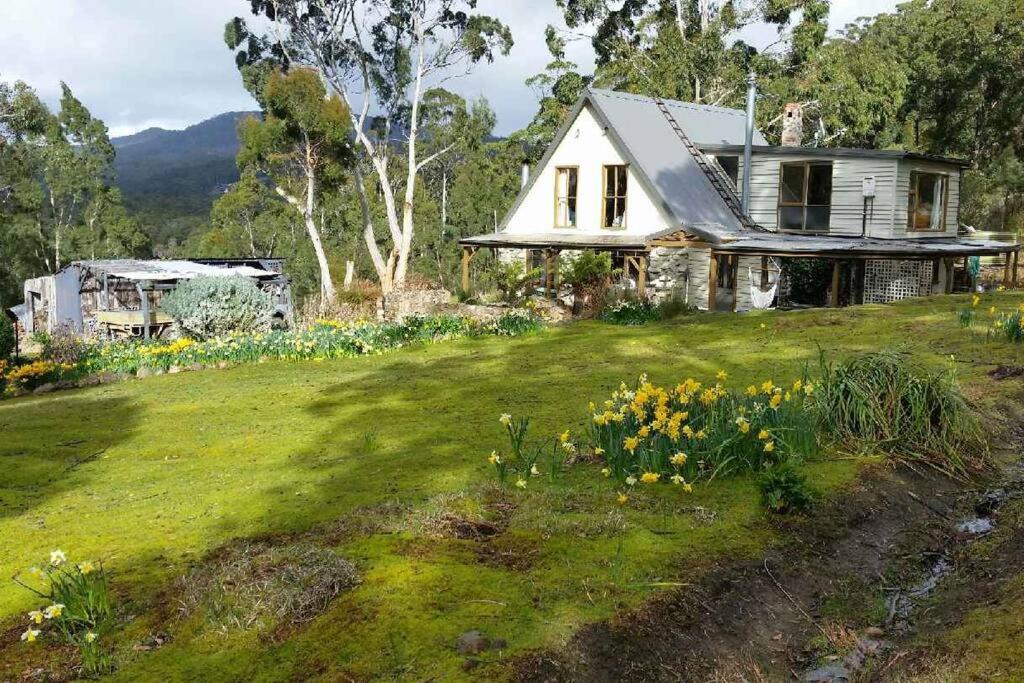 Simpsons Bay House | The Stone Cottage - Bruny Island