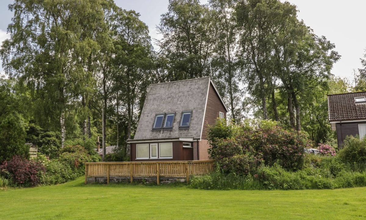 Kinbuck Cottage | THE STUDIO, romantic, with a garden in Dunblane