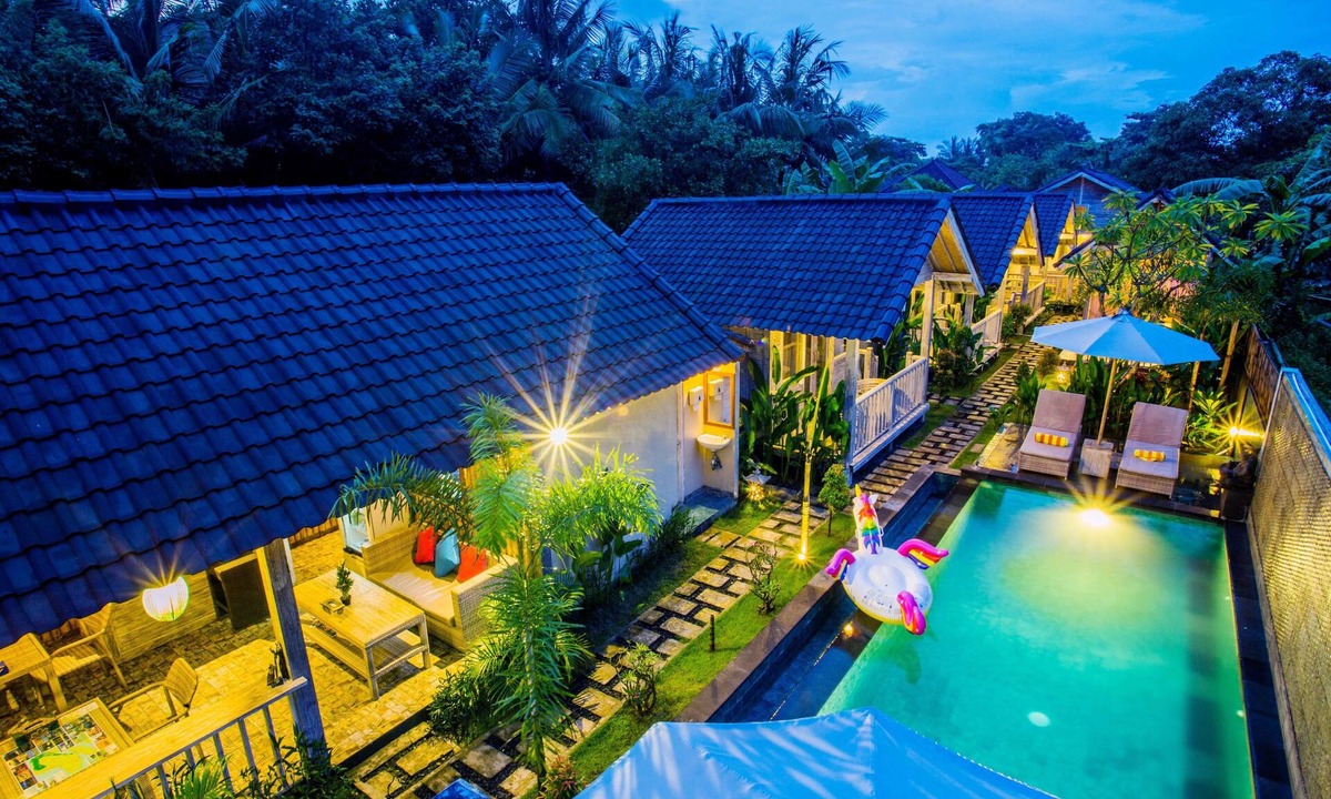 Mushroom Bay Hotel | The Syron Huts Lembongan