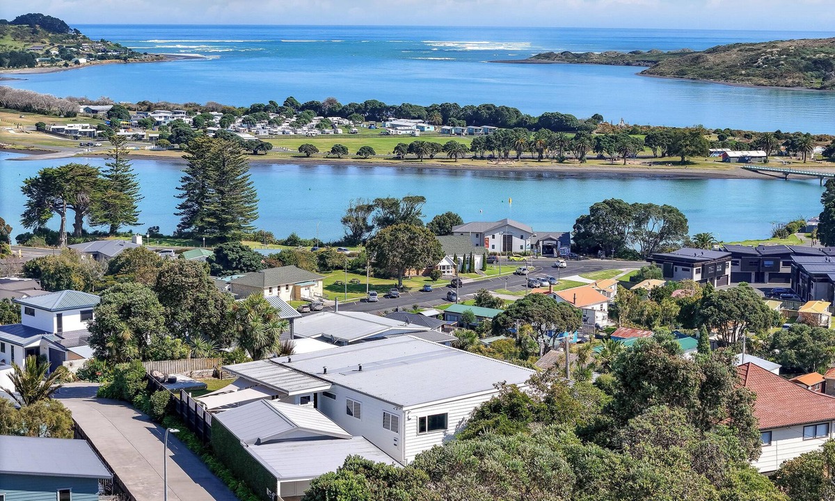 Raglan House | The Ultimate on Bow - Raglan Holiday Home