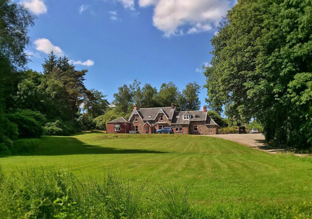 Glasgow Hotel | The West Highland Way Hotel and Campground Rooms and Pitches
