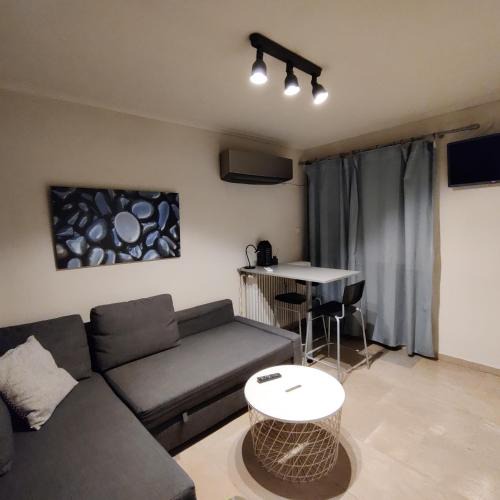 Khalandrion Apartment | Theo's loft