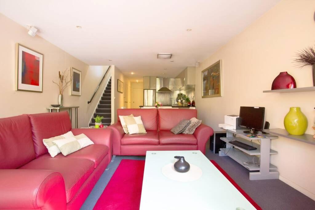 Sullivan's Cove Apartment | Three bedrooms Unit with free parking