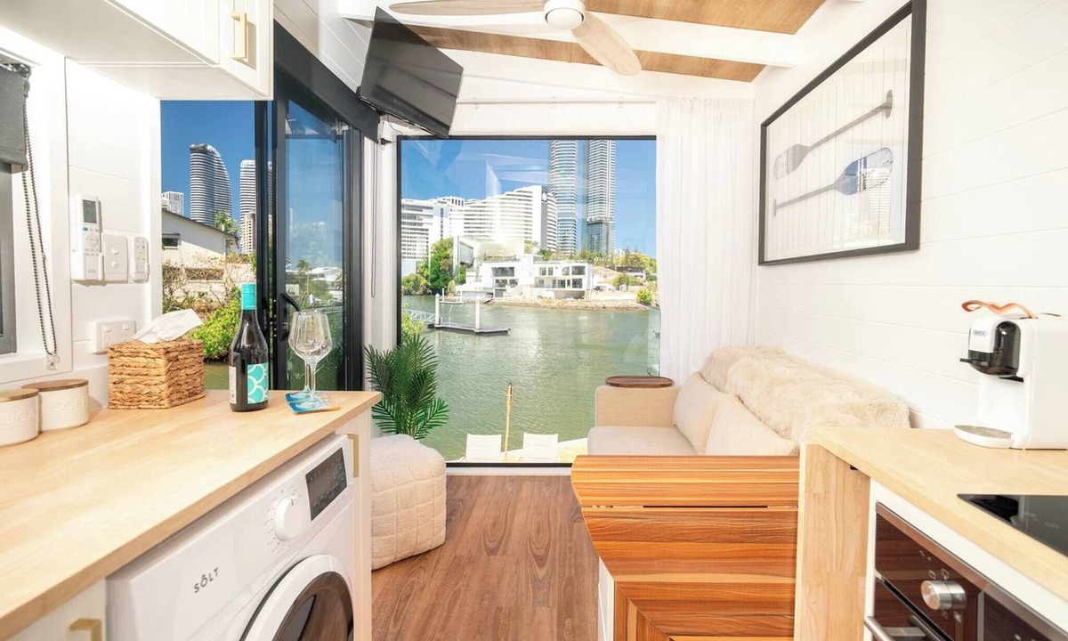 Broadbeach Waters Cabin | Tiny Home in the heart of Broadbeach - River & Skyline Views!