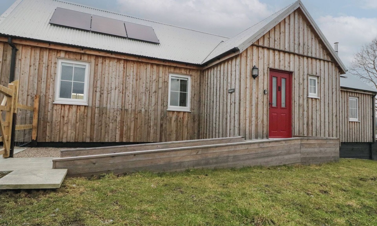 Oban Cottage | TIRLAGGAN ÚR, pet friendly, with open fire in Lismore