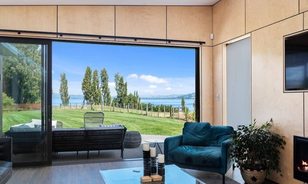 Hamurana Villa | Toka Ridge Lake View Lux Villa 4bd2bth w/HotTub