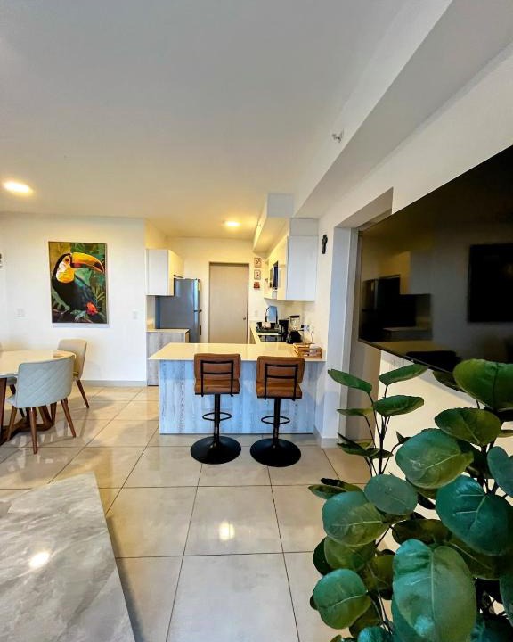 San Jose Apartment | Top-floor overlooking uptown with AC & parking