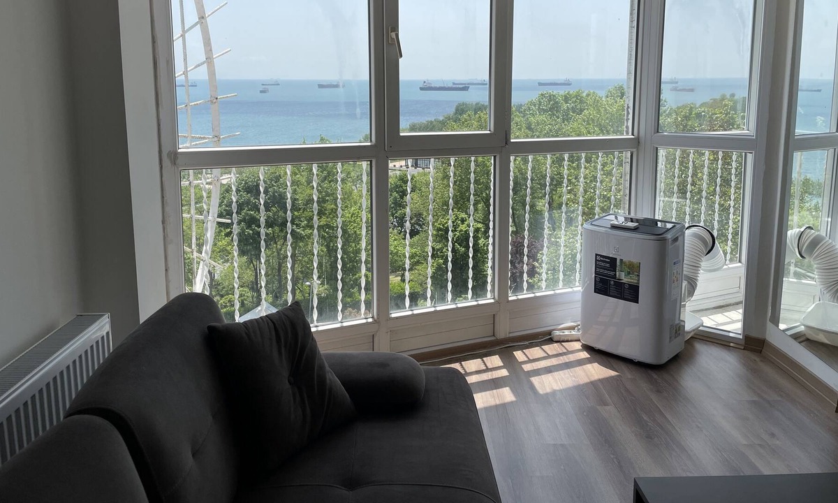 Avcilar Apartment | Top floor Sunny, panoramic View, 2 min walk to sea, 2 AC's