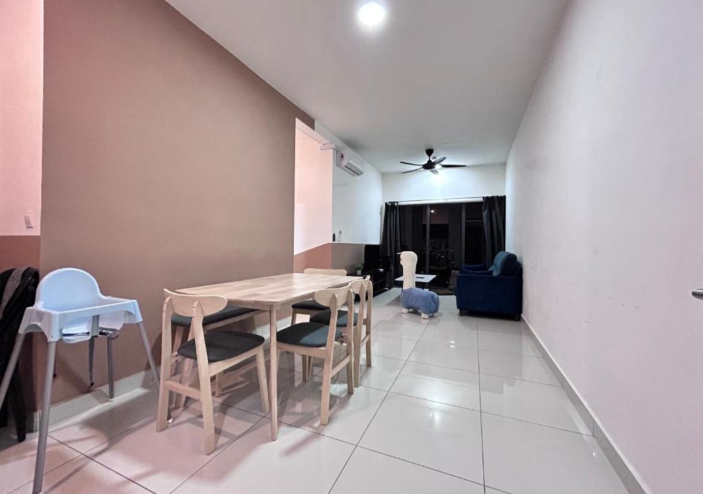 Kampung Bukit Dukong Apartment | Traders Garden , cheras Trader square 3 bedroom Balakong serdang