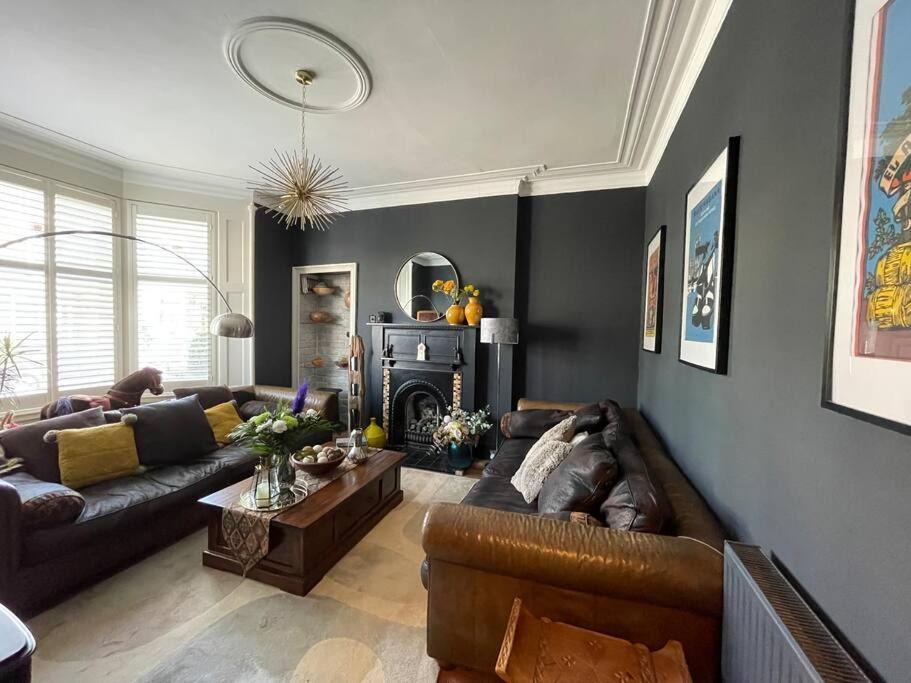 Rutherglen Apartment | Traditional apt close to city centre & Hampden