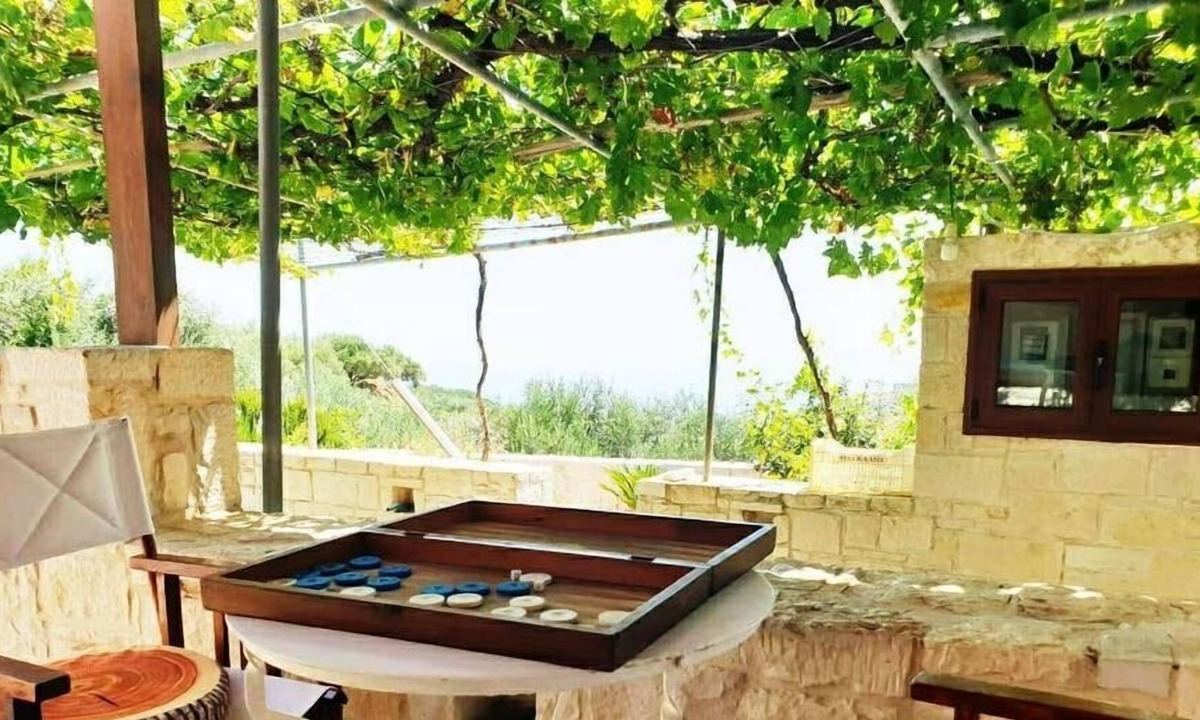 Maisonette Heraklion Beach Taverns | Achlada