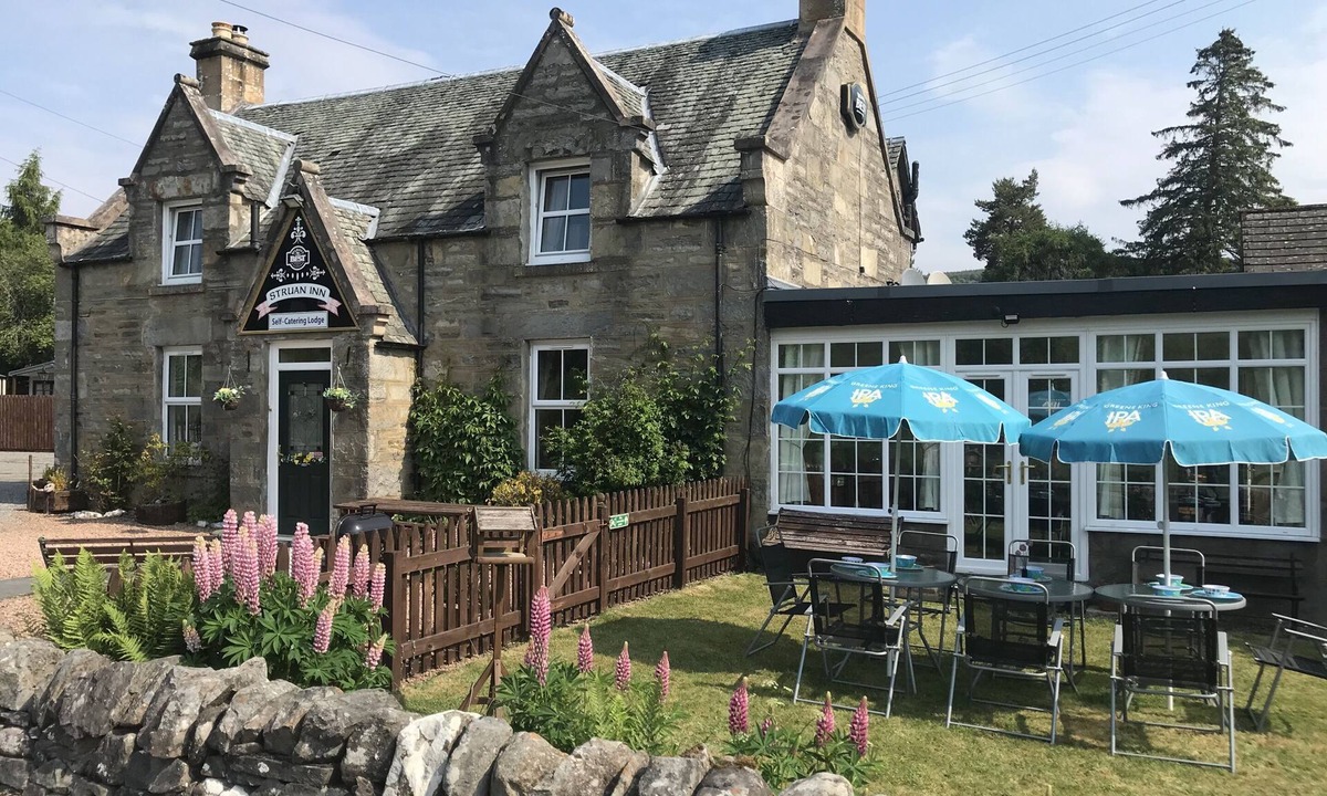 Calvine House | Traditional Scottish Lodge with countryside views