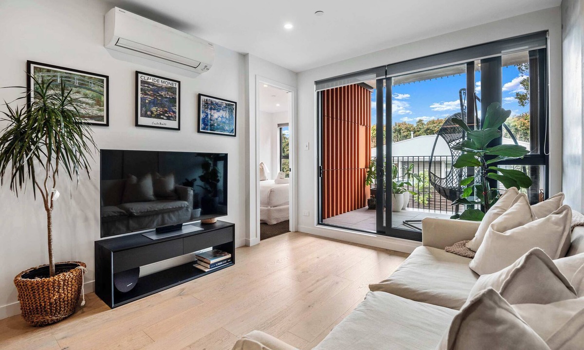 Point Chevalier Apartment | Tranquil 2 Bd Apt with AC, WIFI, & 10 min from CBD