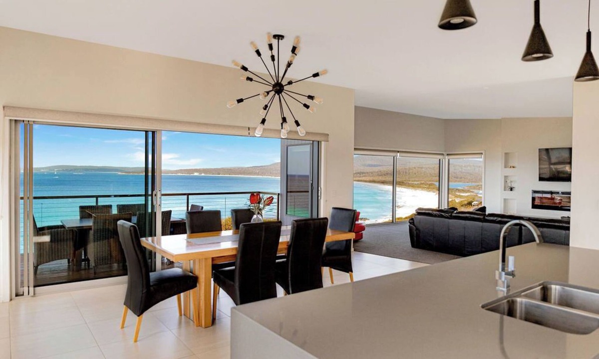 The Gardens House | Tranquility Bay of Fires - A beautiful beach house in a stunning location