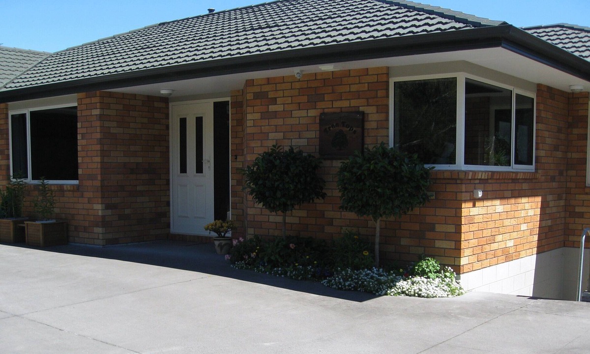 New Plymouth House | Tree Tops Apartment opposite Pukekura Park
