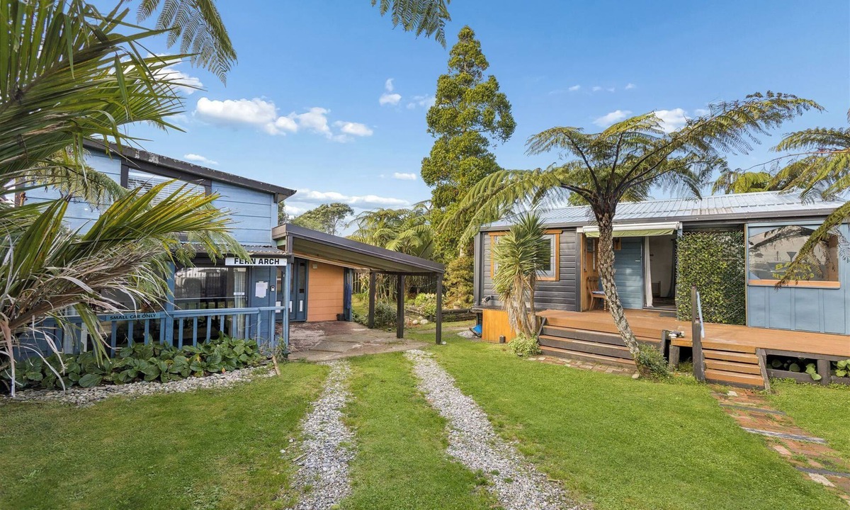 Westport Cottage | Treetopbeach studio on cycle trail. Free fibre. Winter rates.