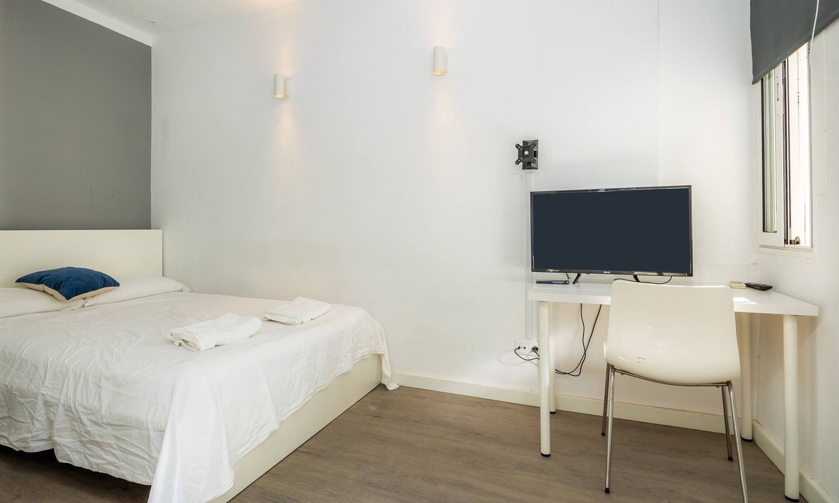 Can Pastilla Apartment | Tripe room Nº2' with Shared Terrace, Wi-Fi and Air Conditioning
