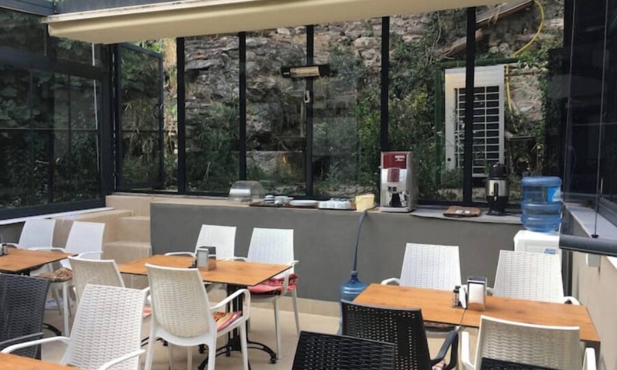 Sultanahmet Apartment | Triple Room with Balcony and Garden Viewnn