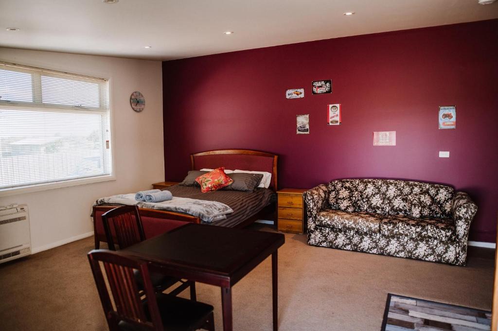 Sheffield Apartment | True Blue Three - The View