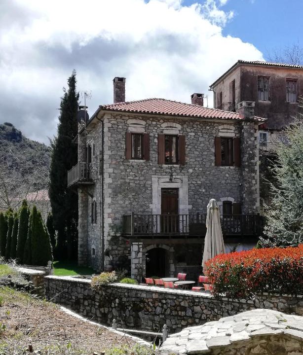 Trikolonoi House | Tsarbou Guesthouse