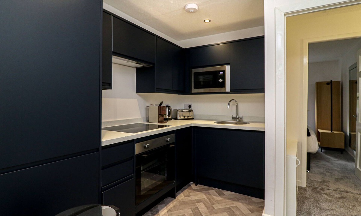 Newton Mearns Apartment | Two Bedroom Apartment in Beautiful Leafy Suburb