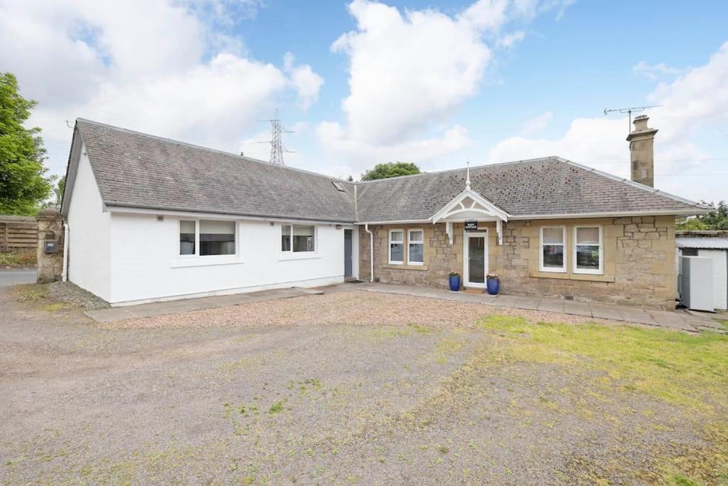 Carberry Apartment | Two Bedroom Country Cottage With Parking