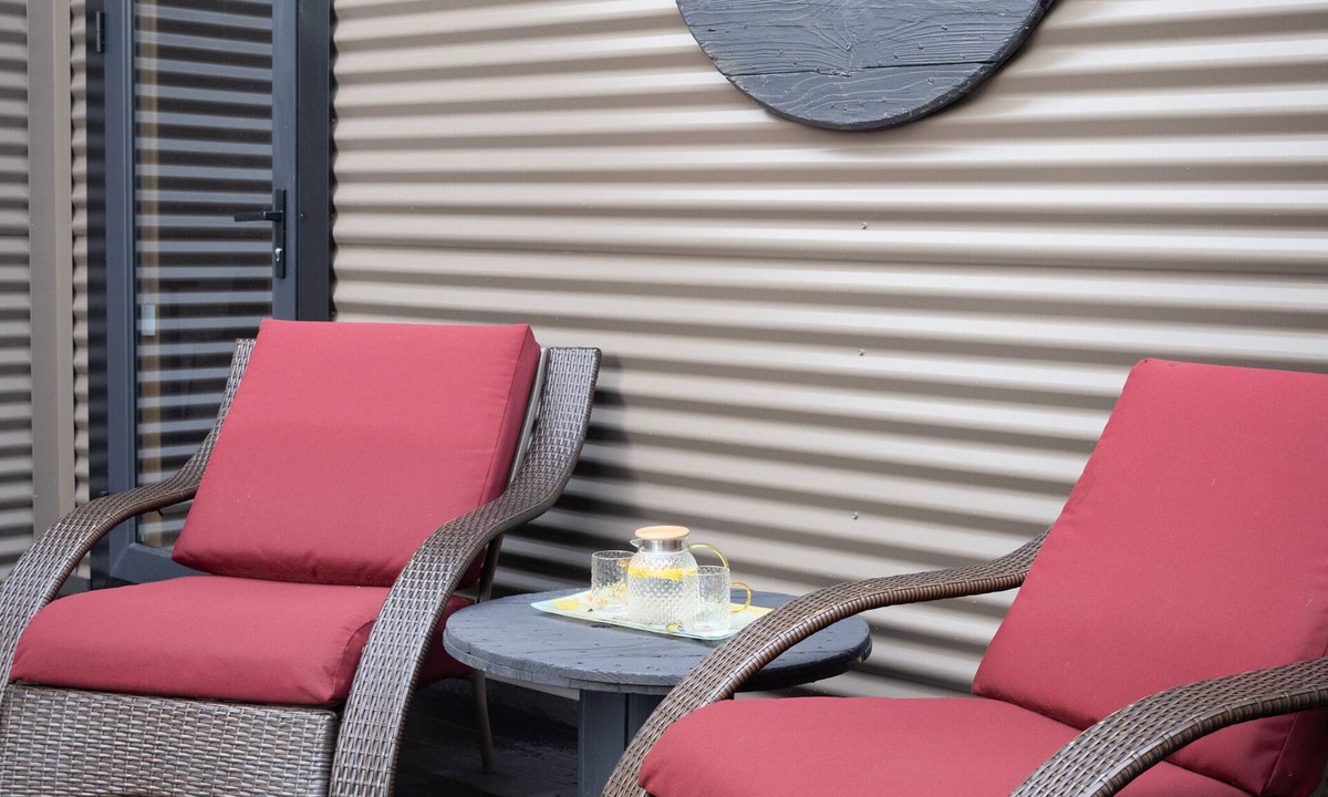 Burnie Apartment | Two purpose built B and B units with queen size beds.