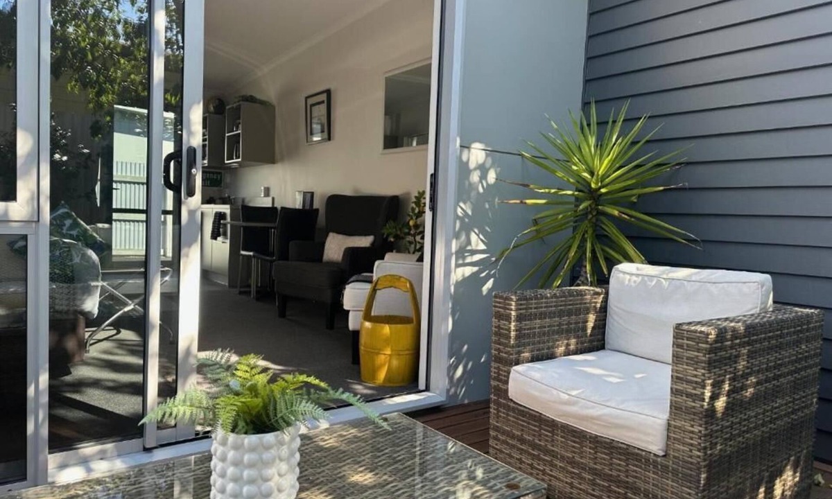 Blenheim Hotel | Two Tree Motel & Lodge