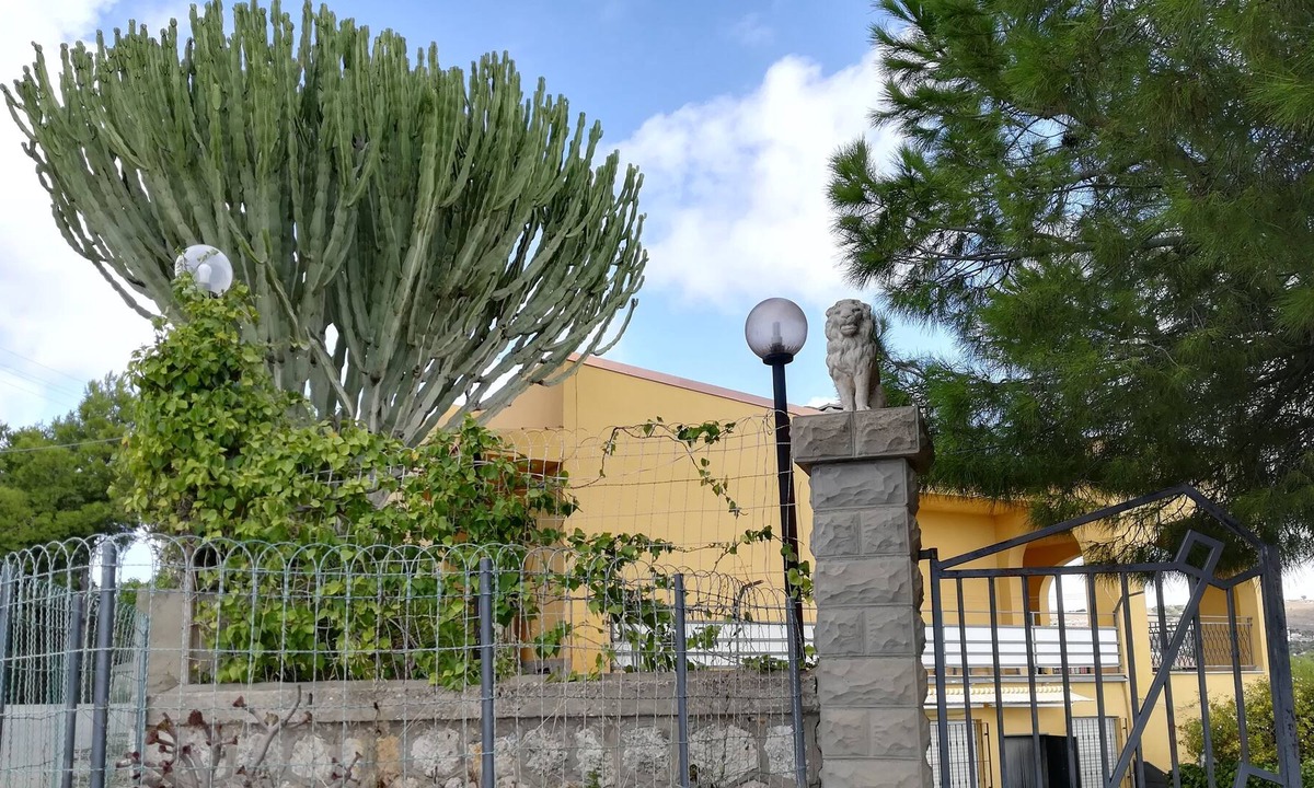 Porto Empedocle Apartment | Typical Sicilian country house surrounded by olive trees and vineyards