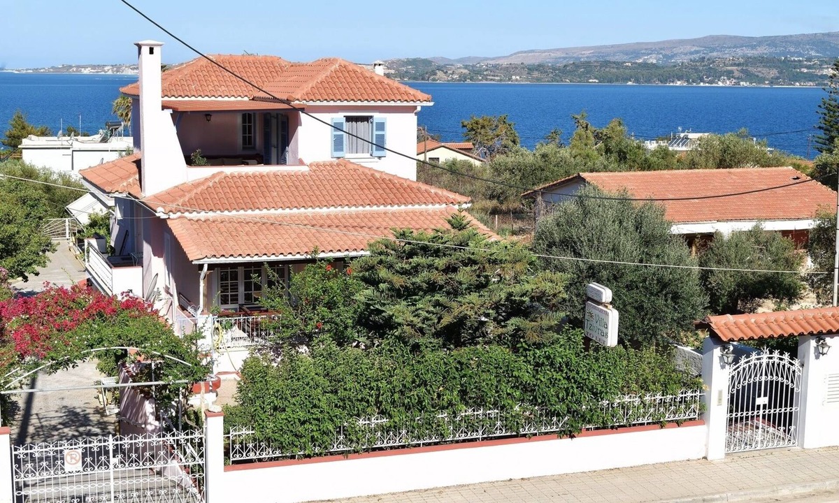 Lassi Villa | Tzivras Three-Bedroom Villa
