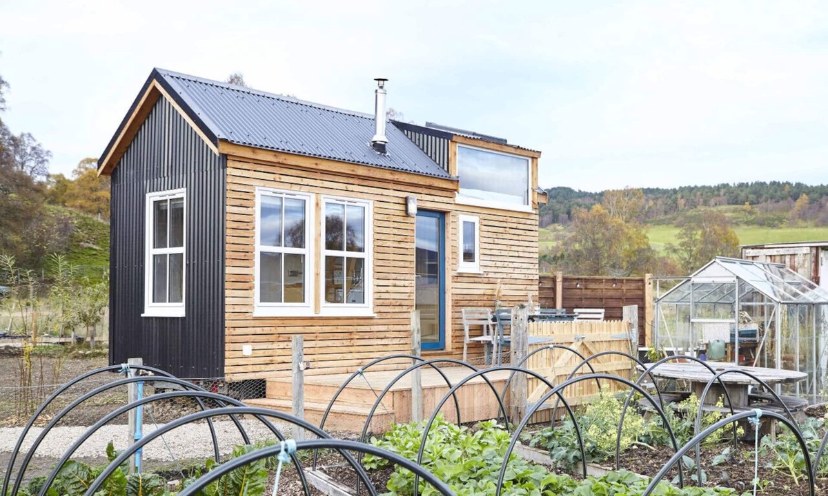 Ballater House | Unique tiny house with wood fired roll top bath in heart of the Cairngorms