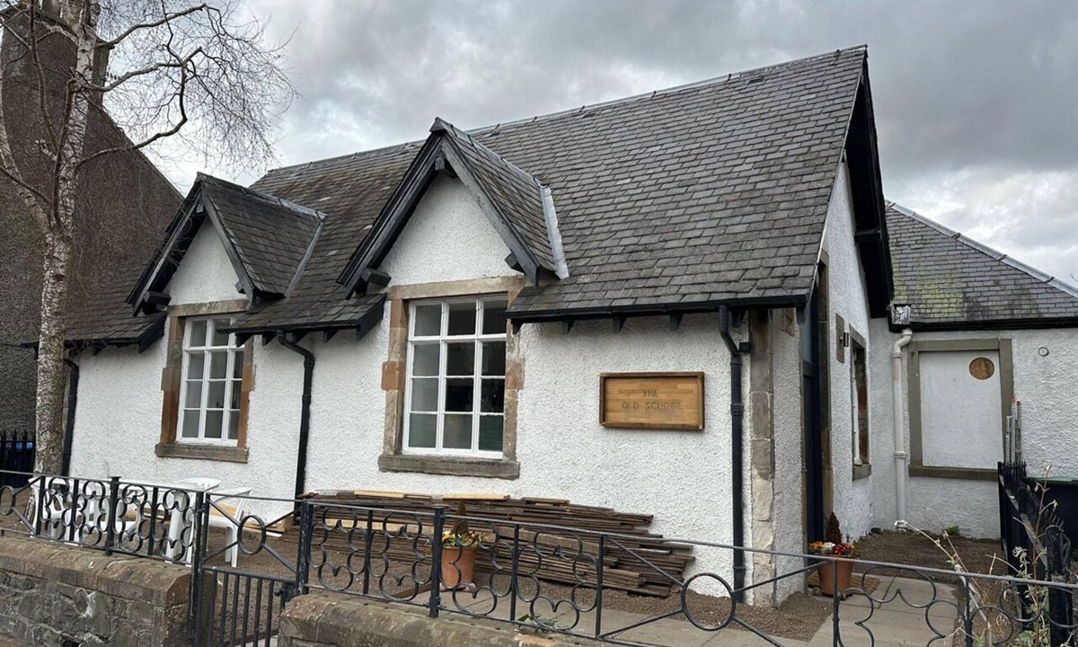 Peebles House | Uniquely renovated Peebles schoolhouse, sleeps up to 11, 2 mins from town centre