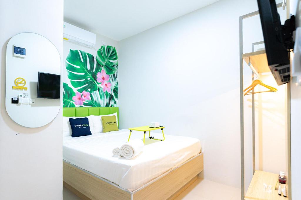Kabil Hotel | Urbanview Hotel R House Batam by RedDoorz
