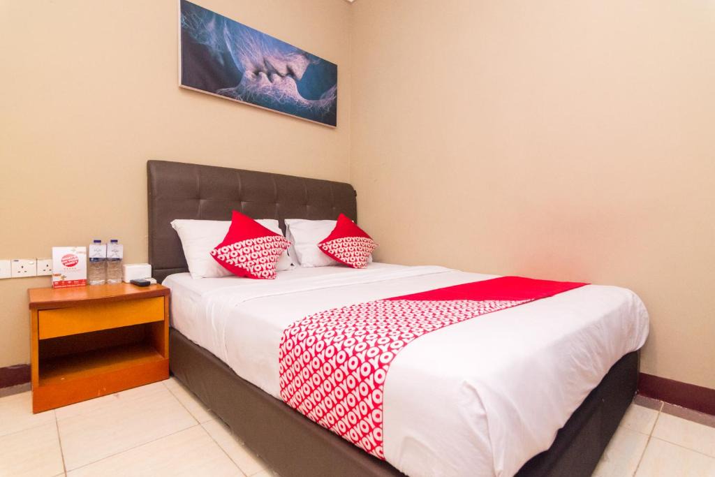 Lubuk Baja Hotel | Vaccinated Staff - OYO 1671 D-one Hotel