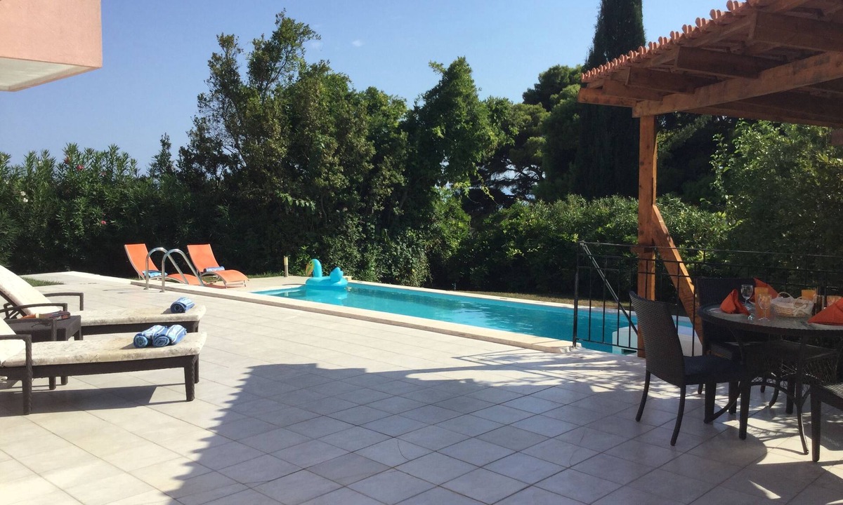 Thiramonas Apartment | VALERIANO NrKATELIOS,2 Bed Grd Floor Villa Apartment Private Pool,Full A/C,Wi-Fi