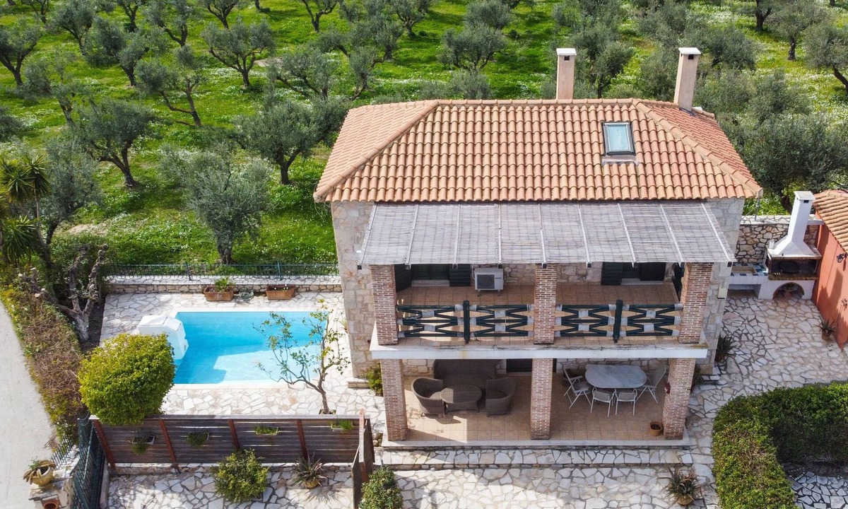 Ano Vasilikos Villa | Valory's Stone House